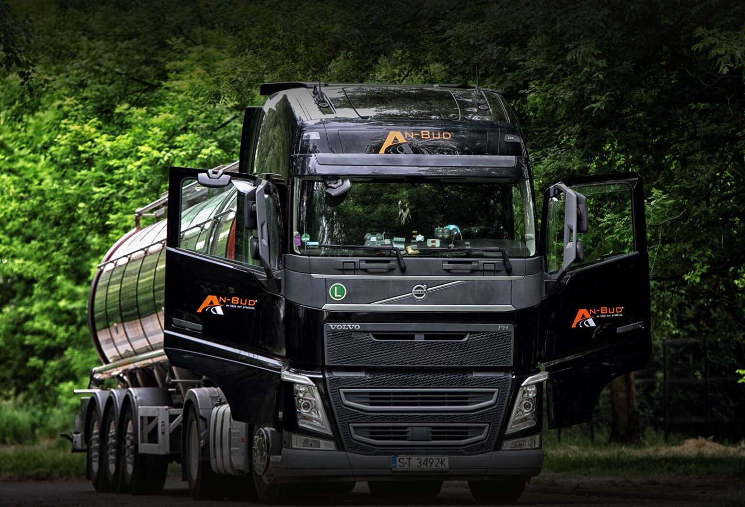 An Bud & LINQO: контроль у реальному часі для перевезення харчових продуктів й обслуговування доріг узимку