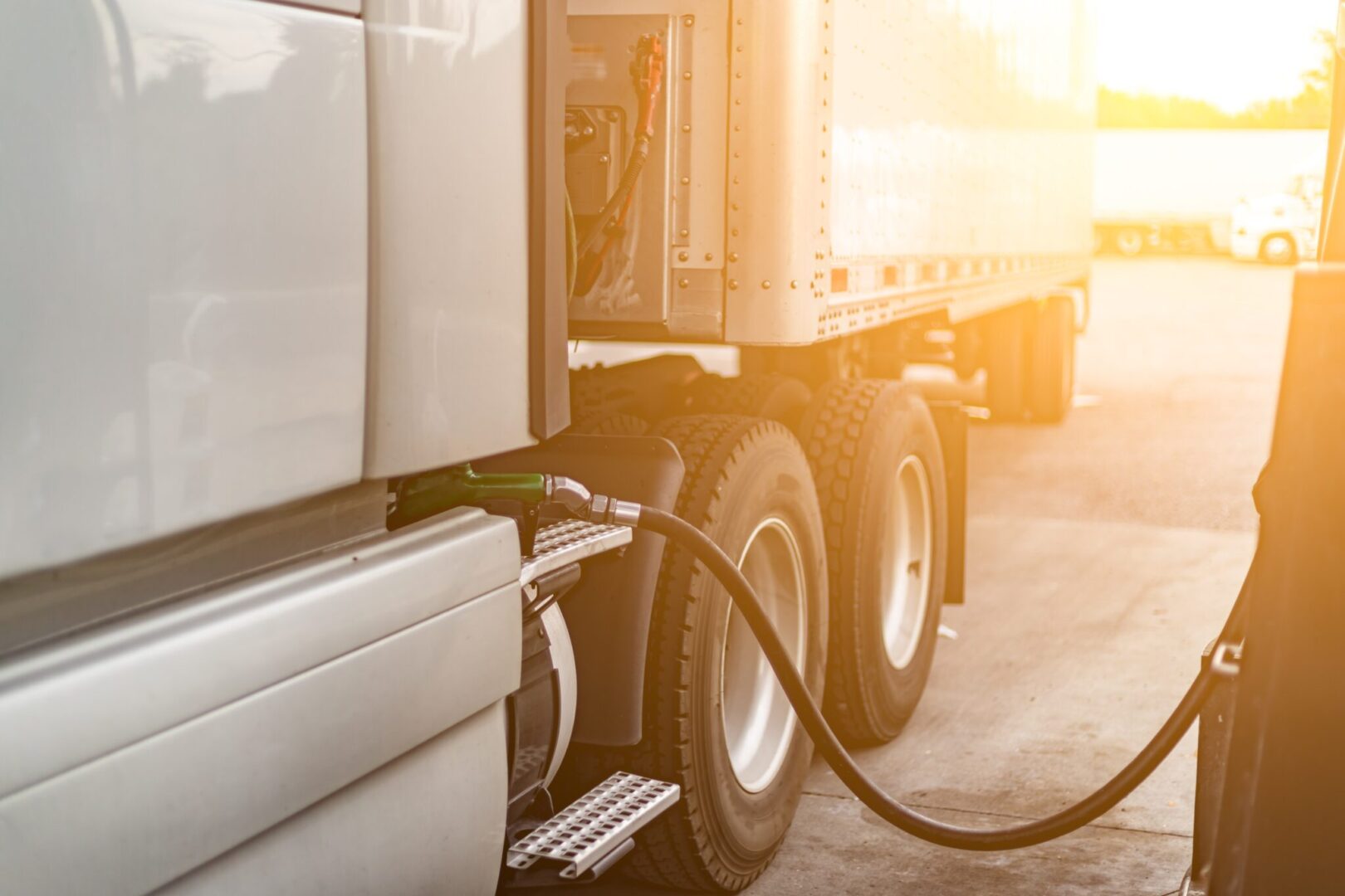 Що таке датчик рівня палива та як він допомагає скоротити витрати у власникам автопарків